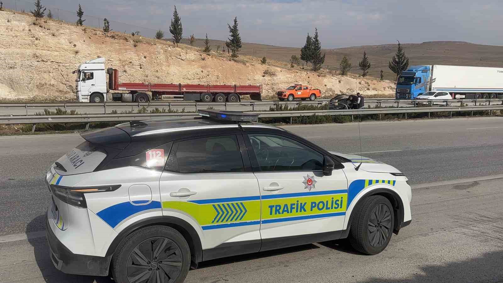 kontrolden cikan otomobil taklalar atarak refuje uctu 1 olu 4 yarali 4 X53CcbDU