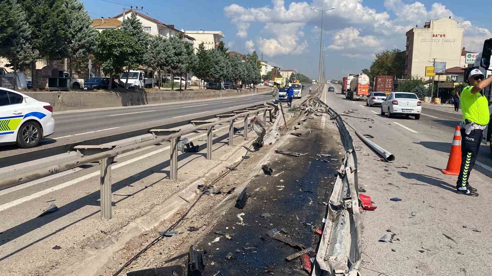 kontrolden cikan tir bariyerleri asarak karsi seride gecti 1 yarali 0