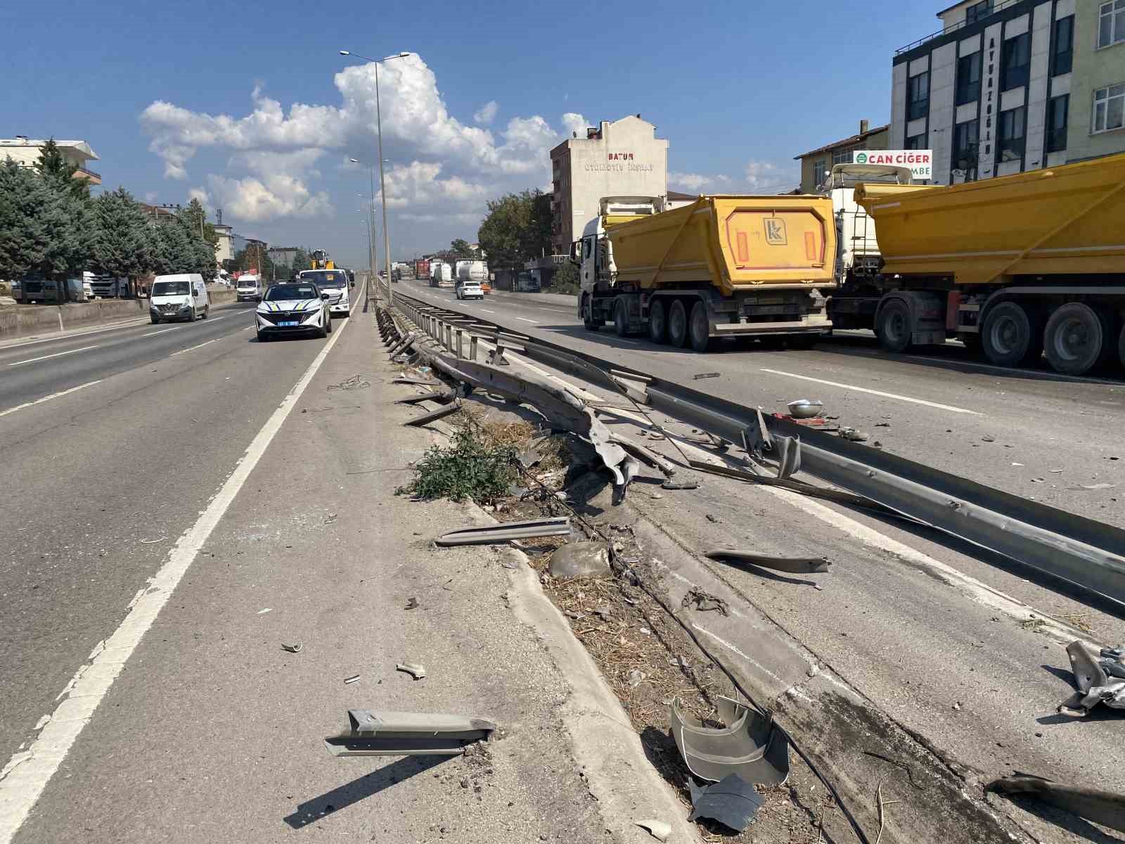 kontrolden cikan tir bariyerleri asarak karsi seride gecti 1 yarali 5