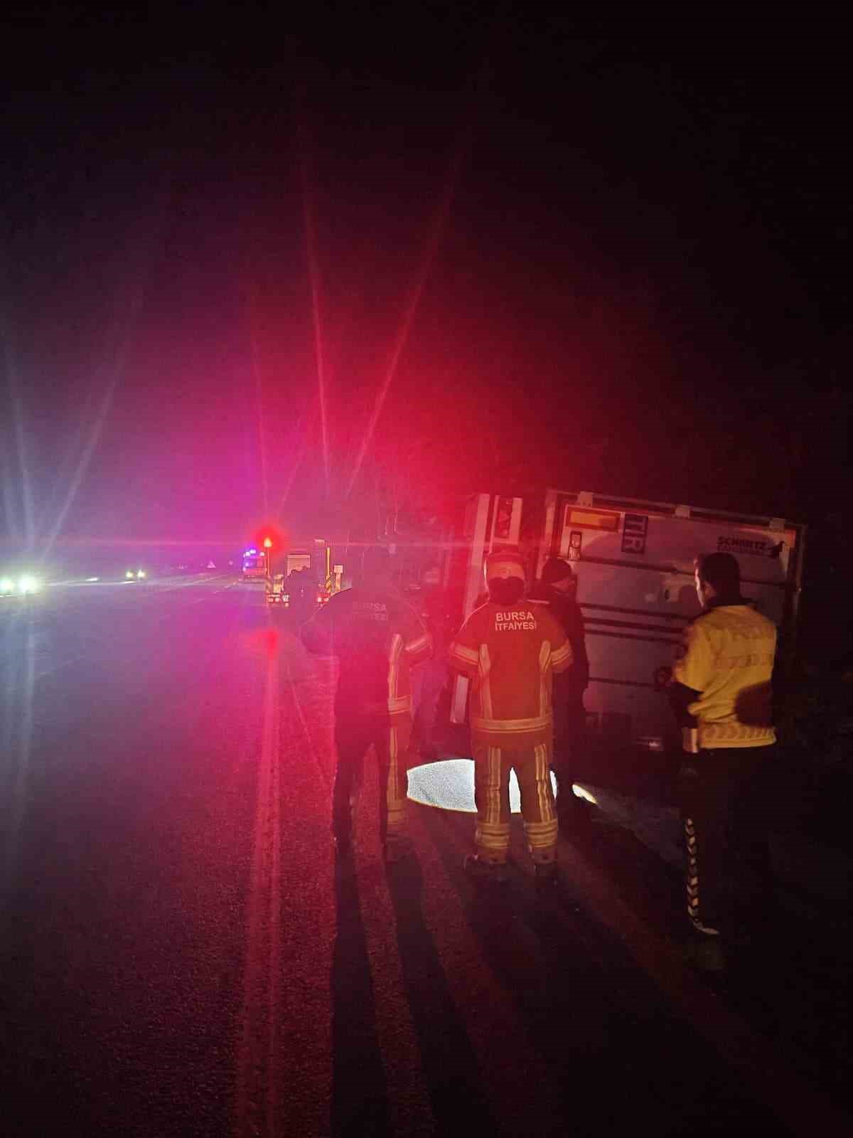kontrolden cikan tir devrildi sans eseri yaralanan olmadi 2 u81aXeLD