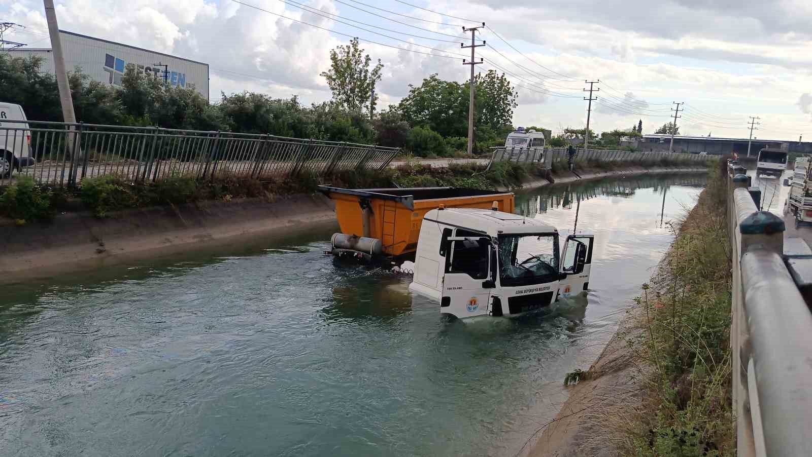 kontrolden cikan tir sulama kanalina dustu 1 WN3nlAem