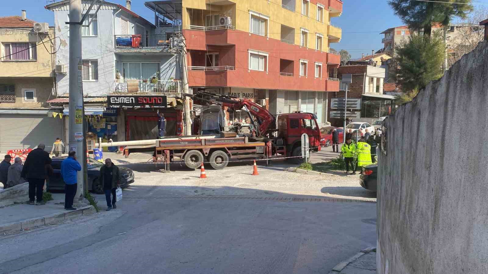 kontrolden cikan vincin otomobilleri surukledigi anlar kamerada 1 abTcHikq