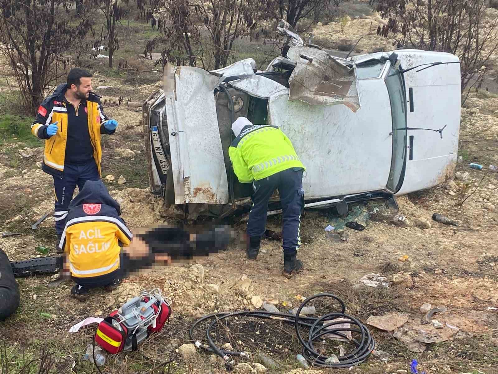 kontrolden cikarak sarampole ucan otomobilin surucusu hayatini kaybetti 2 ULDwRDNC