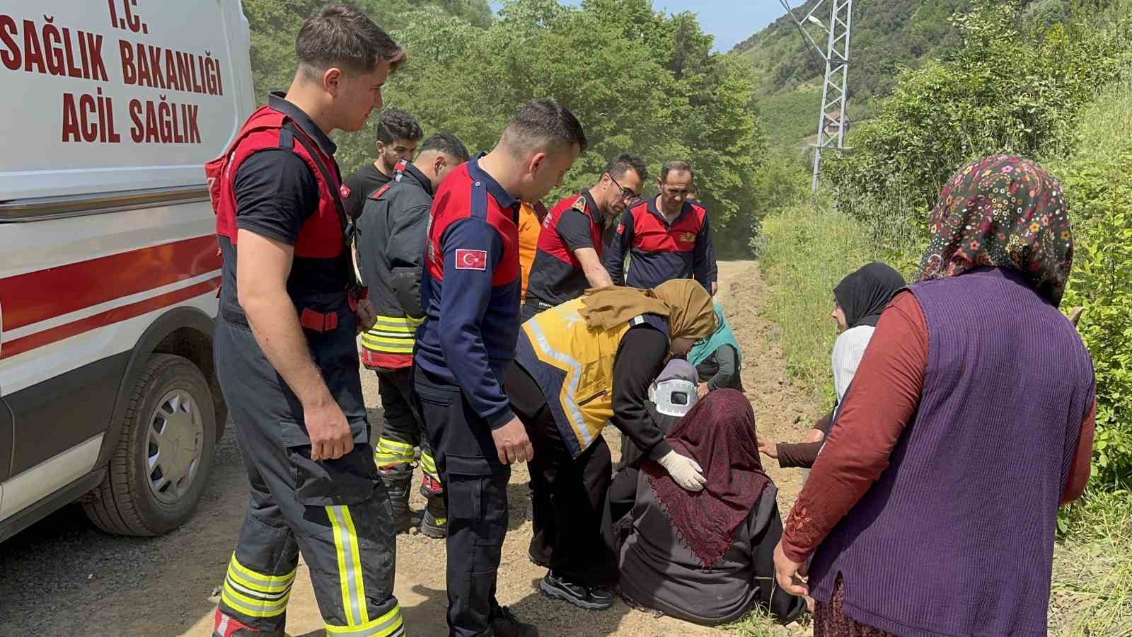 kontrolden tarim araci devrildi 5 yarali 3 T2VZebEs