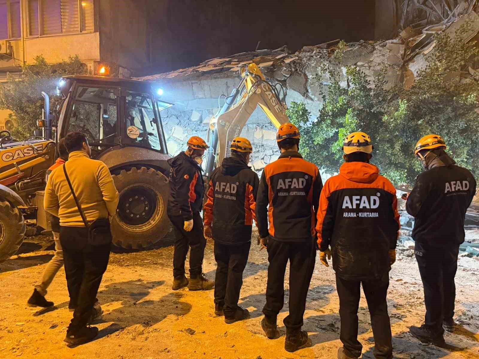 Kontrollü yıkımda çöken binada canlı izine rastlanmadı 6 kontrollu yikimda coken binada canli izine rastlanmadi 2 KP8vflj8