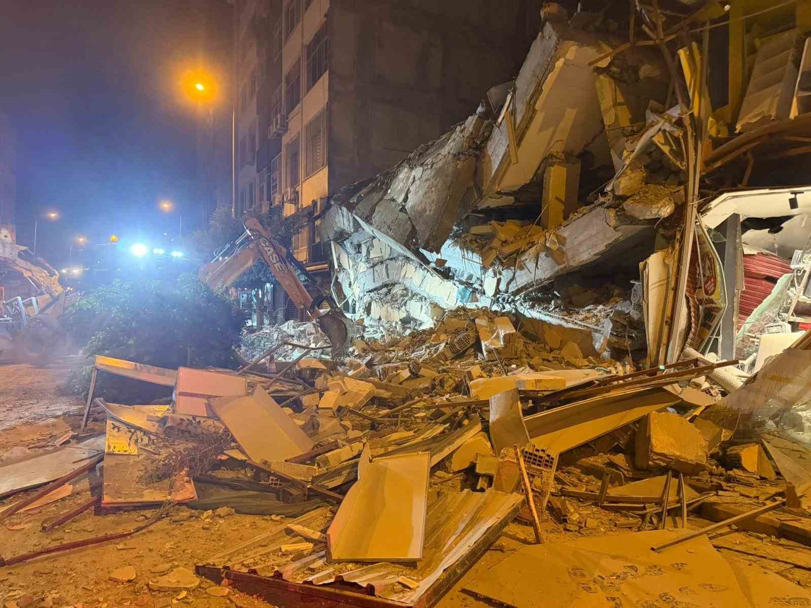 Kontrollü yıkımda çöken binada canlı izine rastlanmadı 7 kontrollu yikimda coken binada canli izine rastlanmadi 3 fpGWAsKq