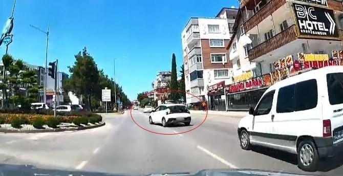 kontrolsuz serit degistiren surucu kazaya davetiye cikardi 0 tlUtVgbJ