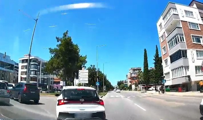 kontrolsuz serit degistiren surucu kazaya davetiye cikardi 2 Cini1JIv