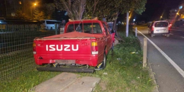 kontrolu-kaybeden-kamyonet-orta-refuje-savruldu-1-yarali-R33qNSDe.jpg