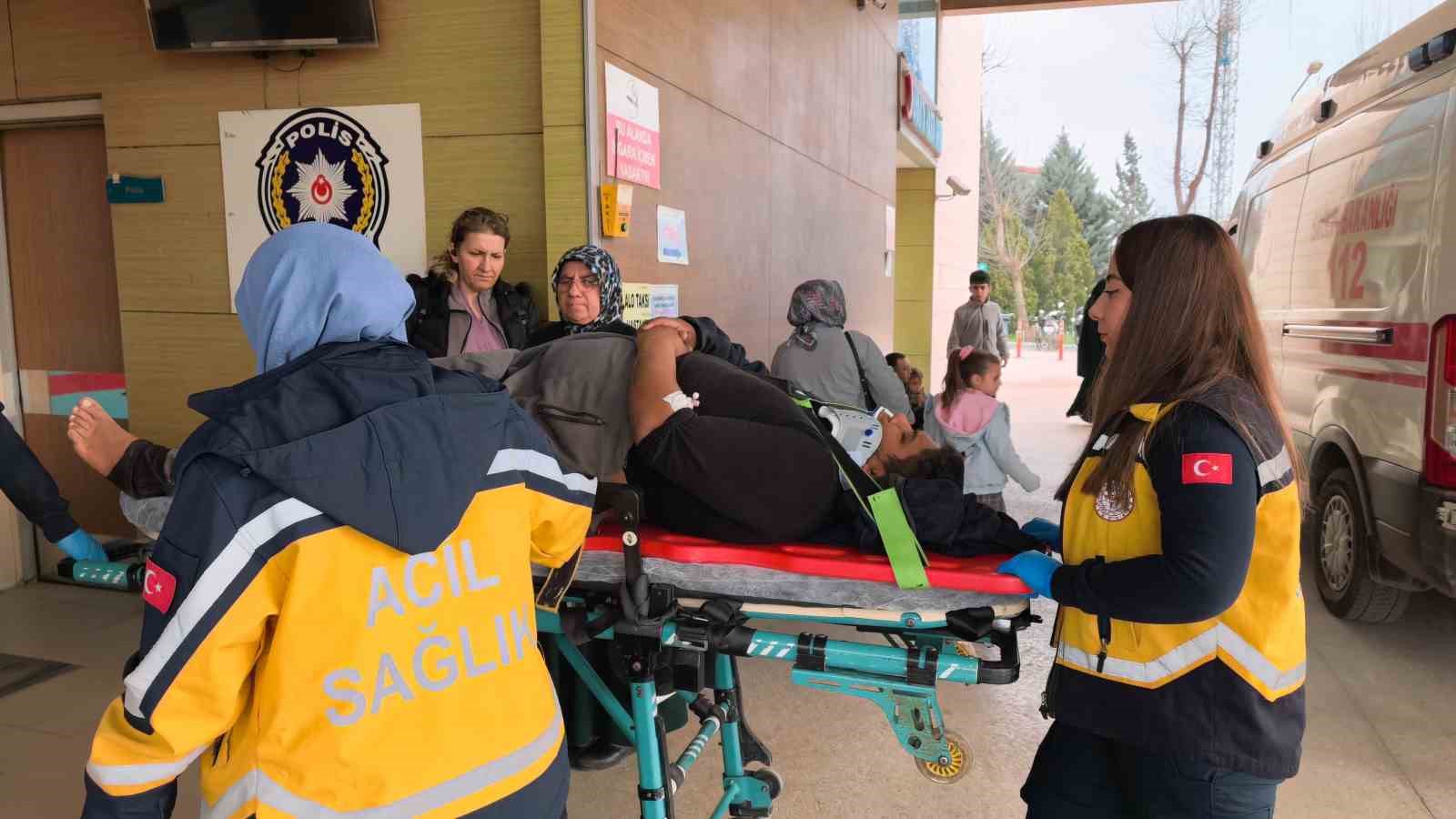 kontrolu kaybeden kamyonet yoldan cikti 0 5WHtI1mk