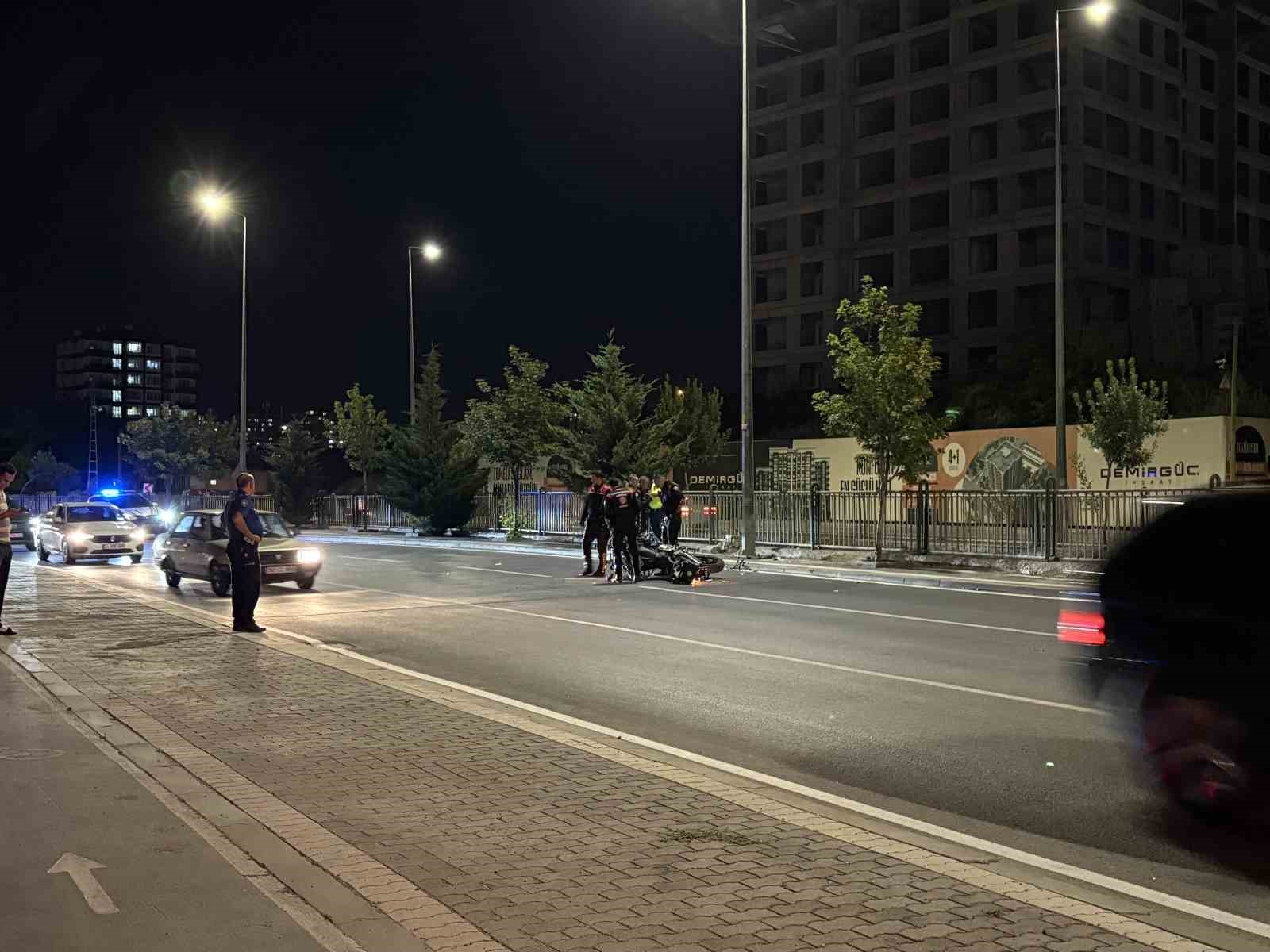 kontrolu kaybolan motosikletli polis direge carpti 1 yarali 0 qnEy6khd