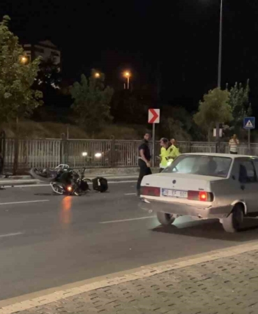 kontrolu-kaybolan-motosikletli-polis-direge-carpti-1-yarali-vaMUAAhm.jpg