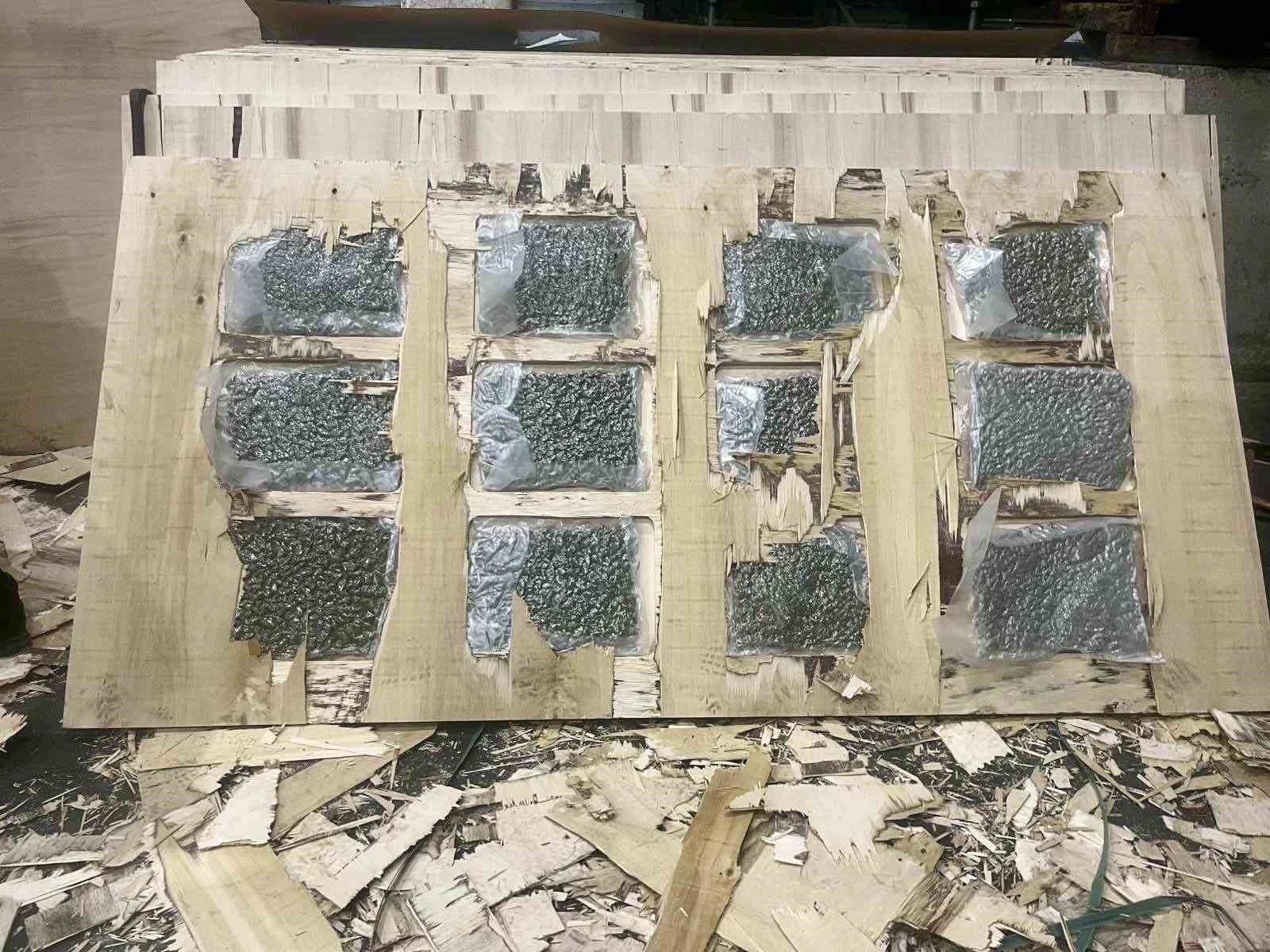 kontrplaklar arasina gizlenen 700 kilo esrar sinirda ele gecirildi 2 Zike7H3T
