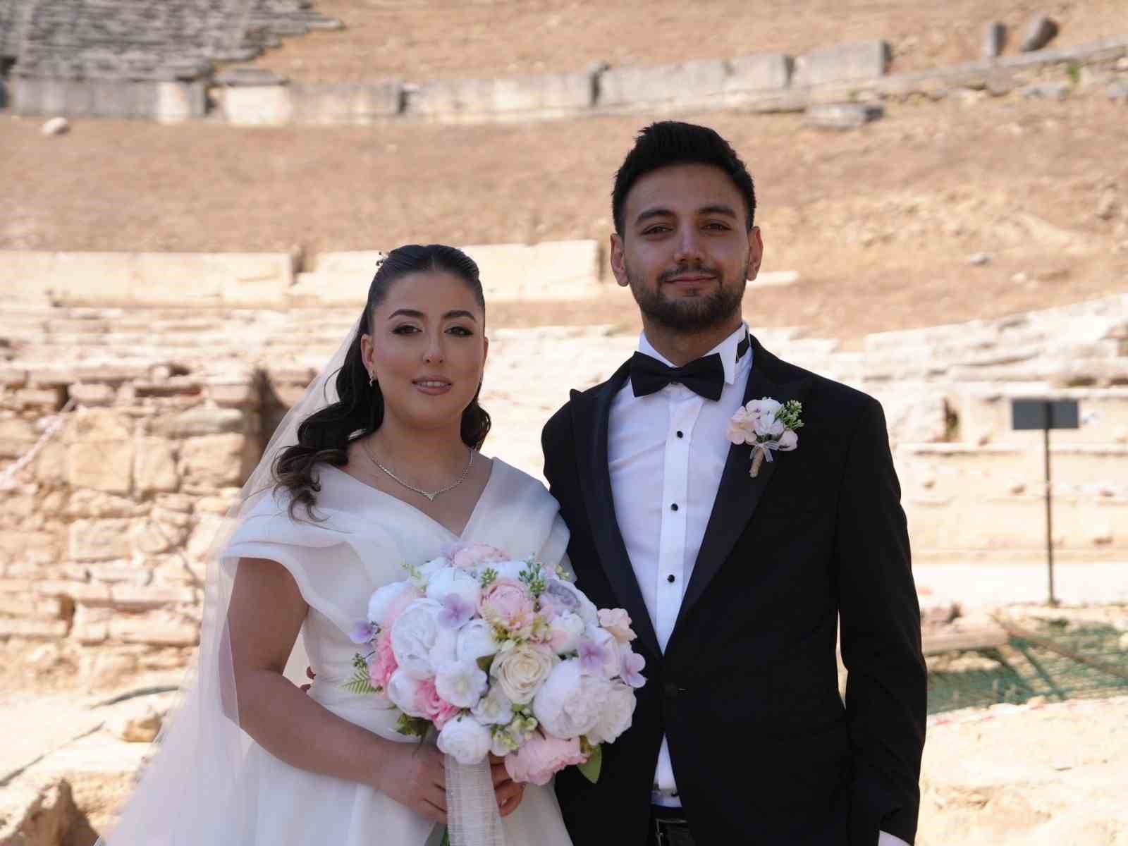konuralp antik tiyatro gelin ve damatlarin mekani oldu 1
