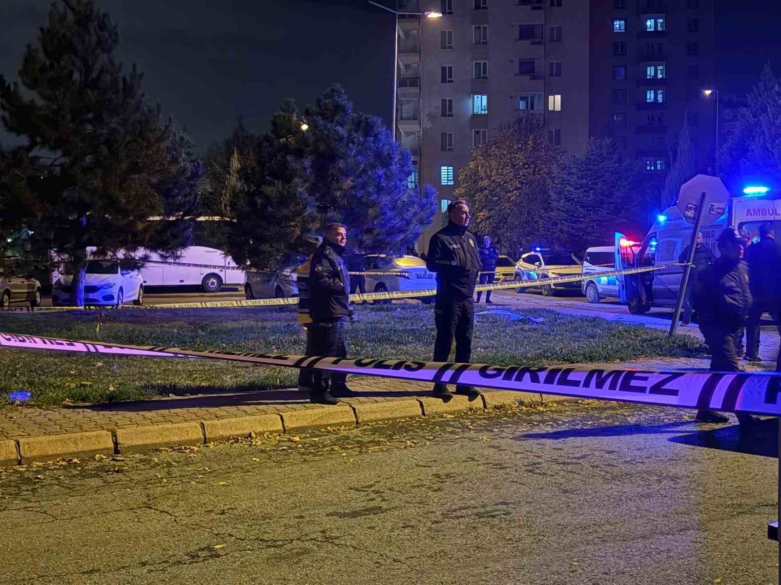 konusmak icin cagirdigi esini sokak ortasinda olduren sahis tutuklandi 2 Egu3akJ5