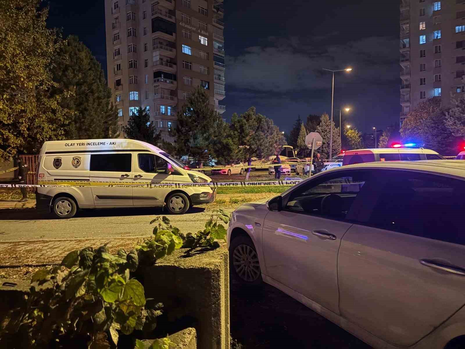 konusmak icin cagirdigi esini sokak ortasinda olduren sahis tutuklandi 4 AHhJpcFP
