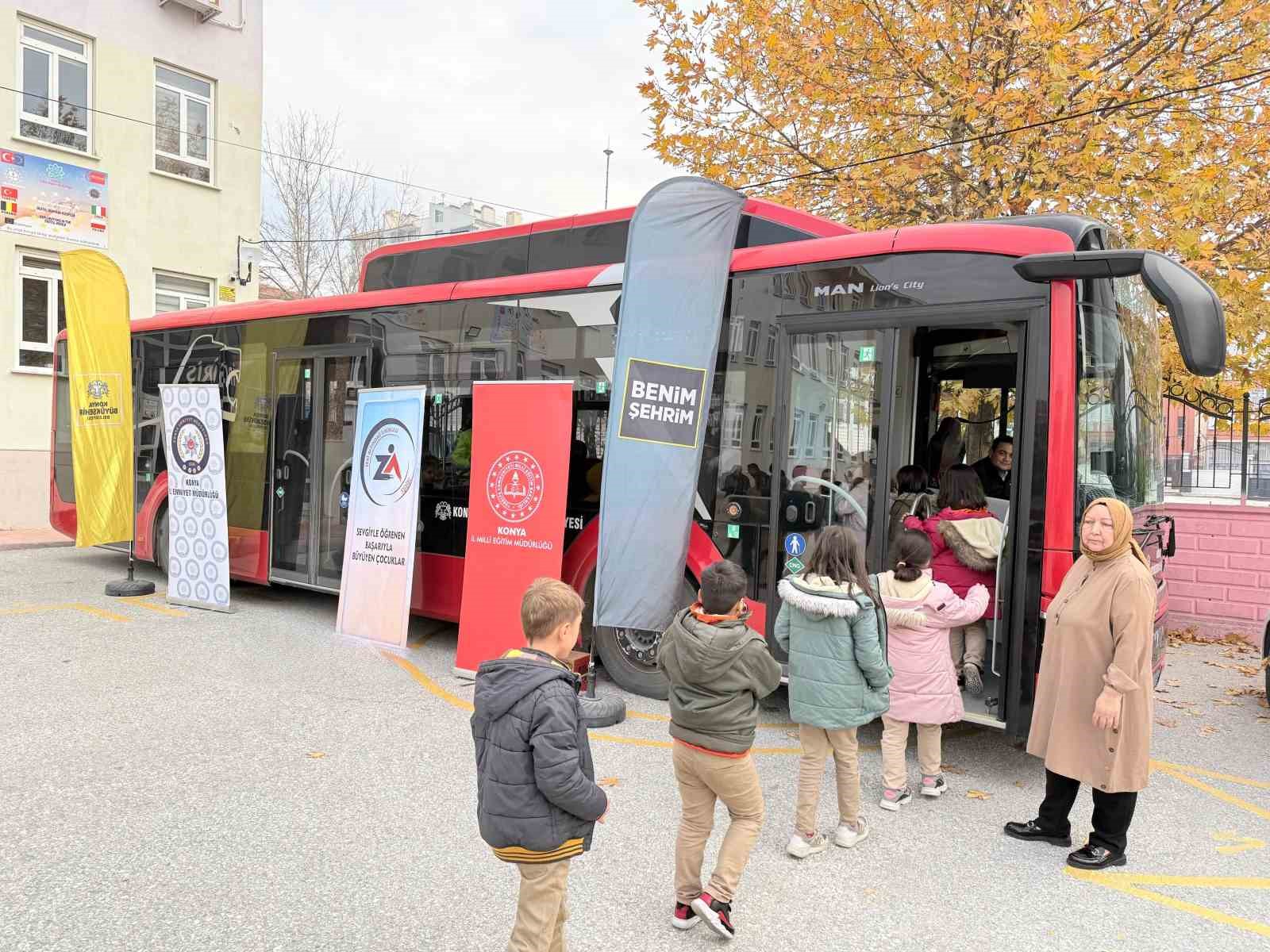 konya buyuksehirin nezaket otobusu ogrencilere trafik kulturunu asiliyor 1 sLuwj1lk