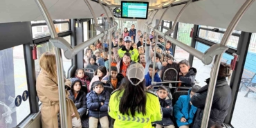 konya-buyuksehirin-nezaket-otobusu-ogrencilere-trafik-kulturunu-asiliyor-98qUd5Xr.jpg