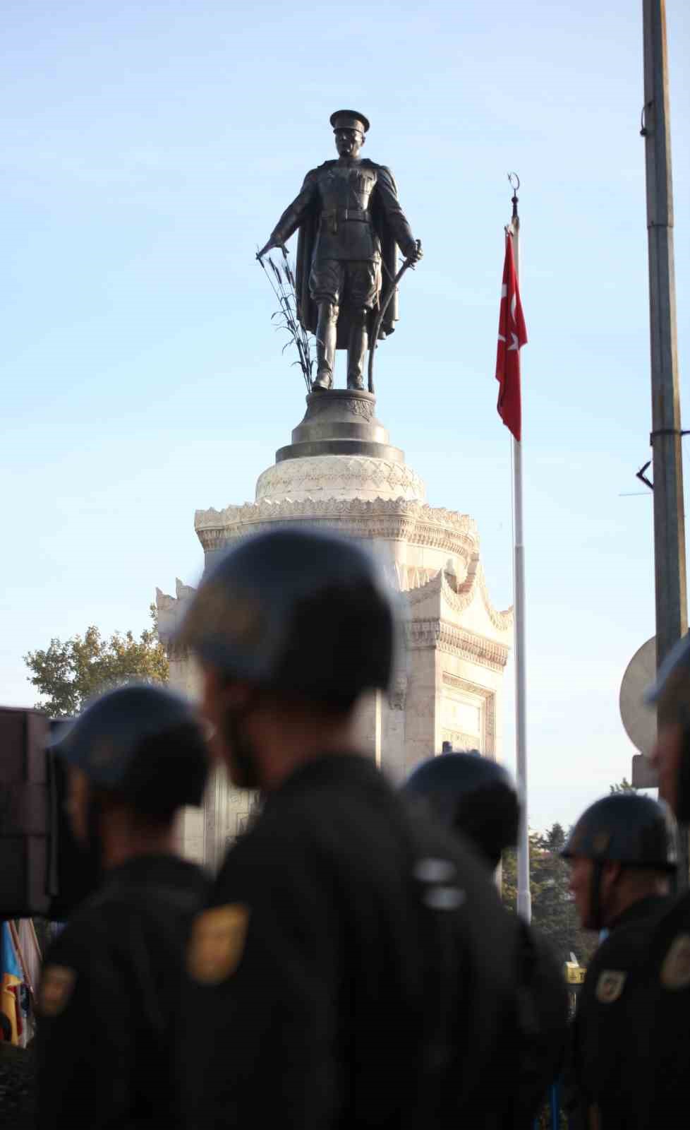 konya karaman ve aksarayda 10 kasim anma torenleri 6 YefOfhXS