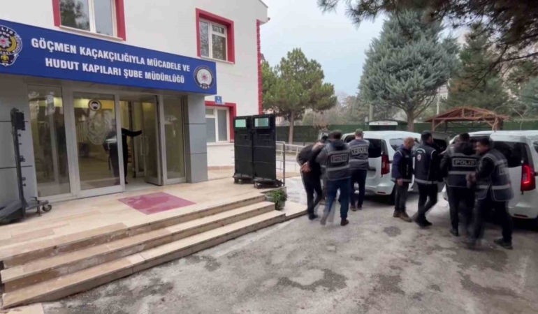 konya-merkezli-gocmen-kacakciligi-operasyonunda-10-tutuklama-8rbVC2sr.jpg