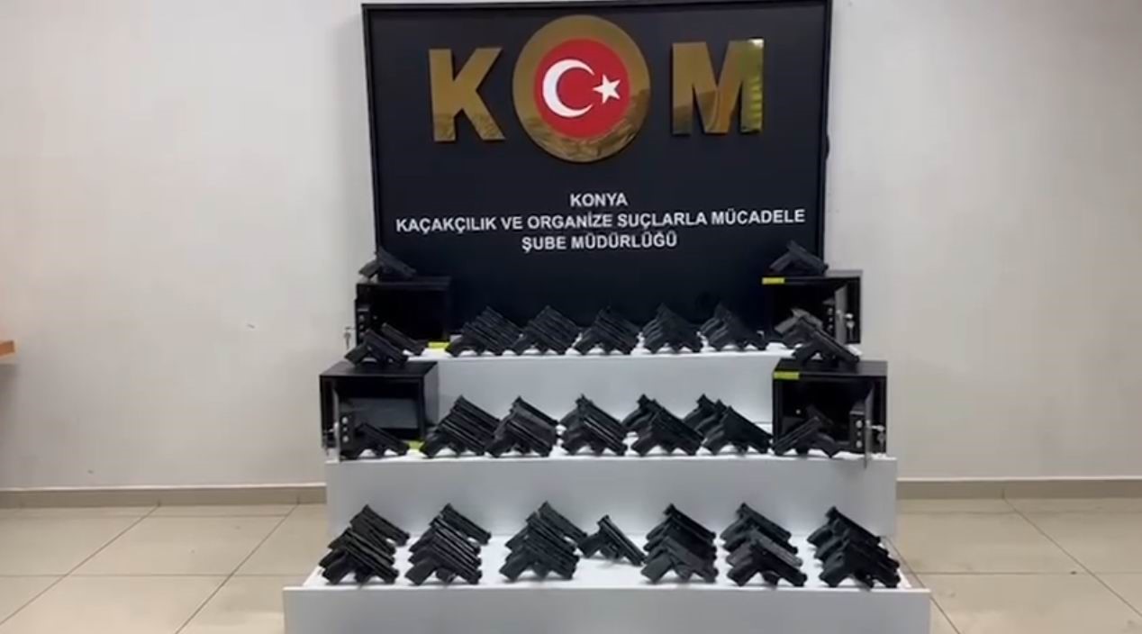 konya polisinden kacak silah operasyonu 100 tabanca ele gecirildi 0 FEZsK96L