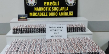 konya-polisinden-zehir-sevkiyatina-darbe-binlerce-hap-ele-gecirildi-KfRFkUpB.jpg