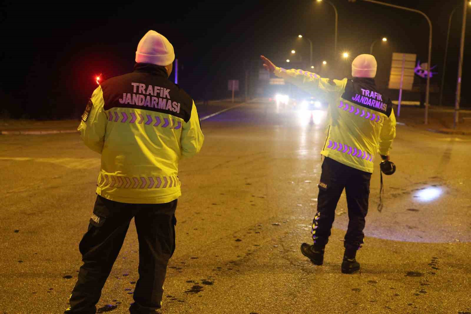 konya protokolu suruculerin ve polislerin yeni yilini kutladi 2