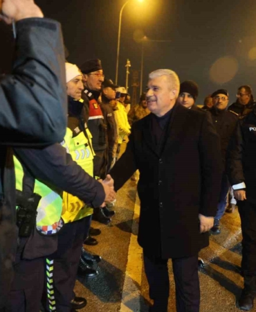konya-protokolu-suruculerin-ve-polislerin-yeni-yilini-kutladi-OaeOwrS2.jpg