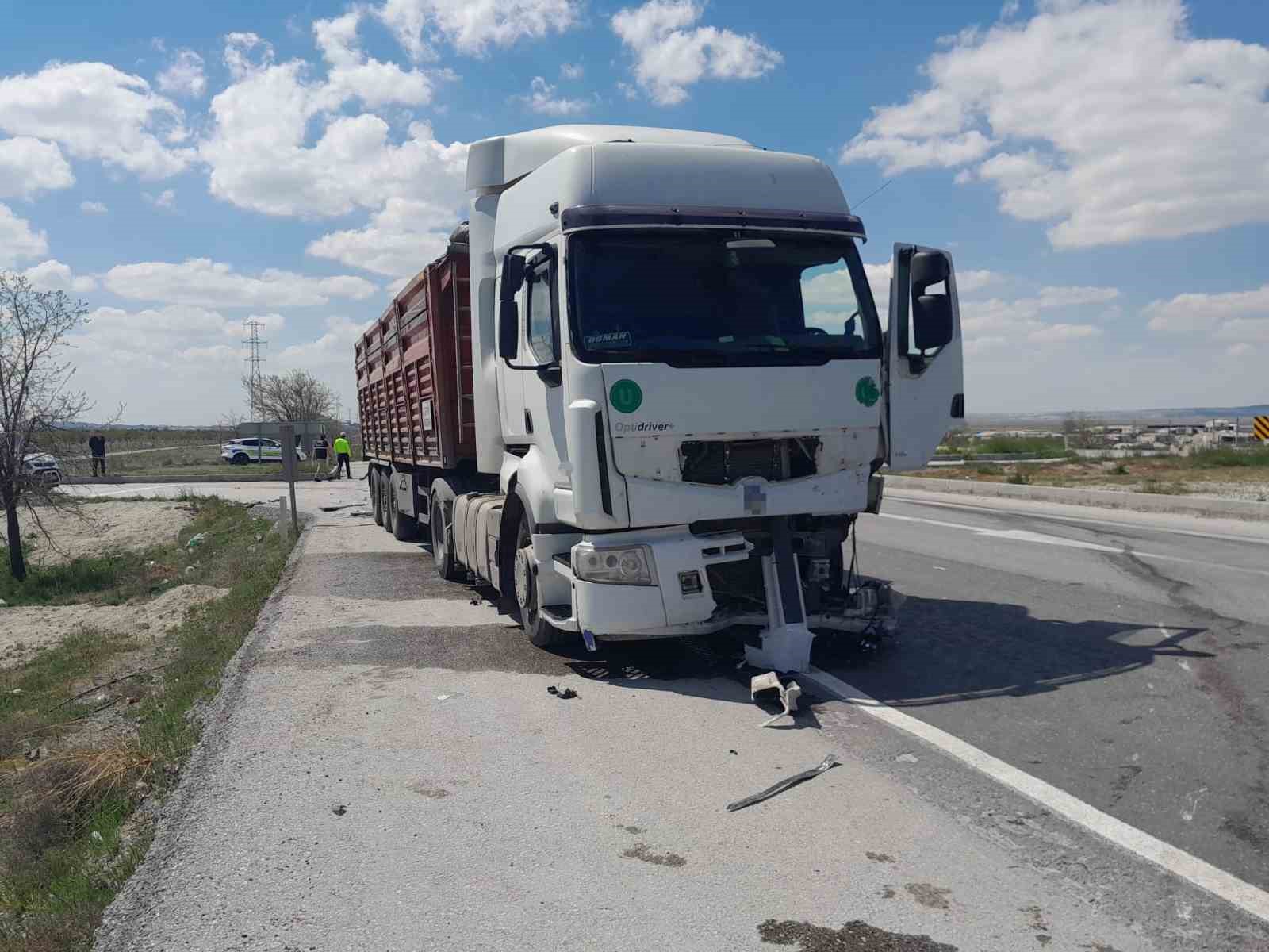 konya tir ile hafif ticari arac carpisti 1 olu 1 tBw4ujH9