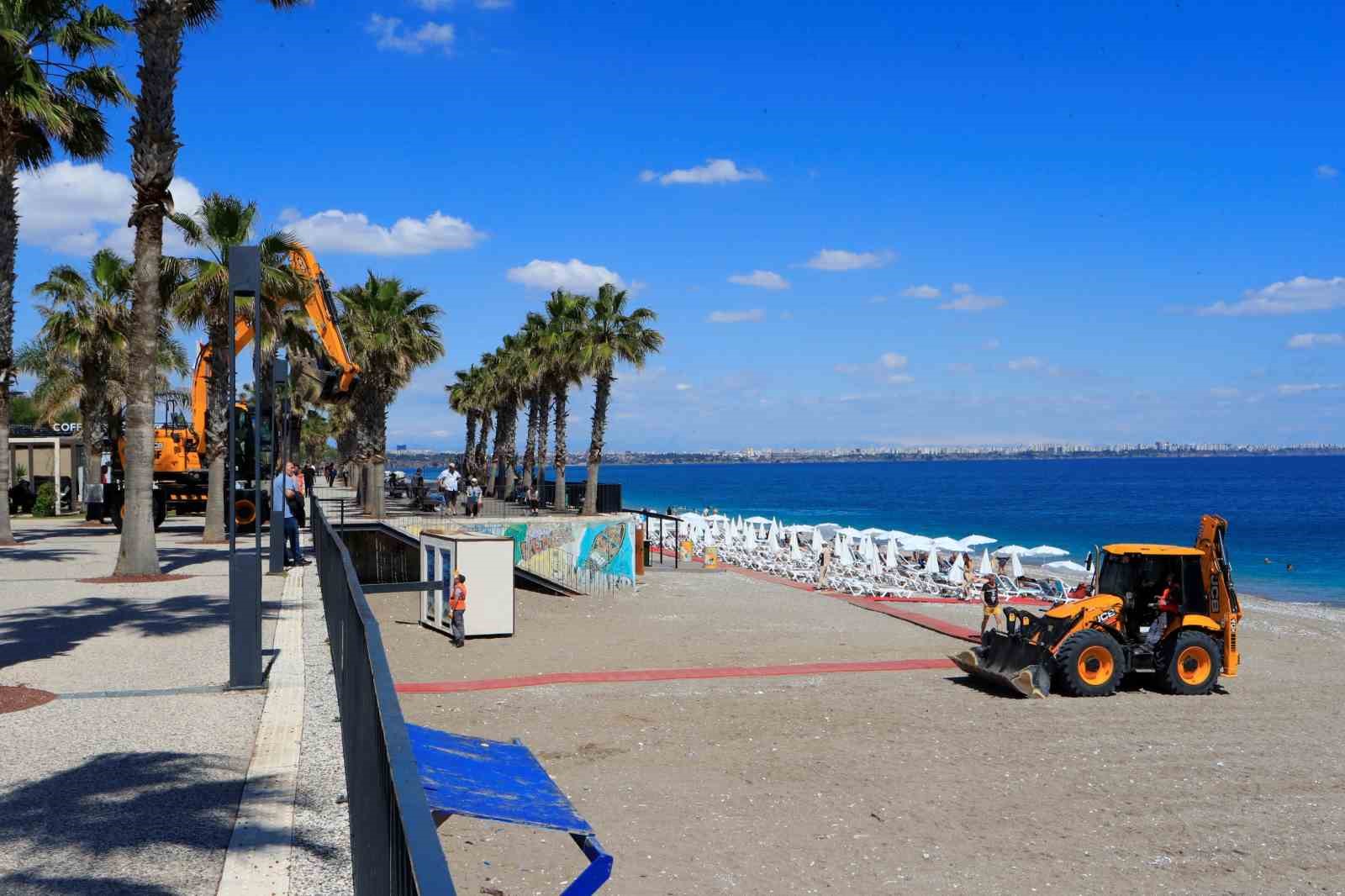 konyaalti sahilinde sezon oncesi hazirliklar basladi 1 bCpBUtcP