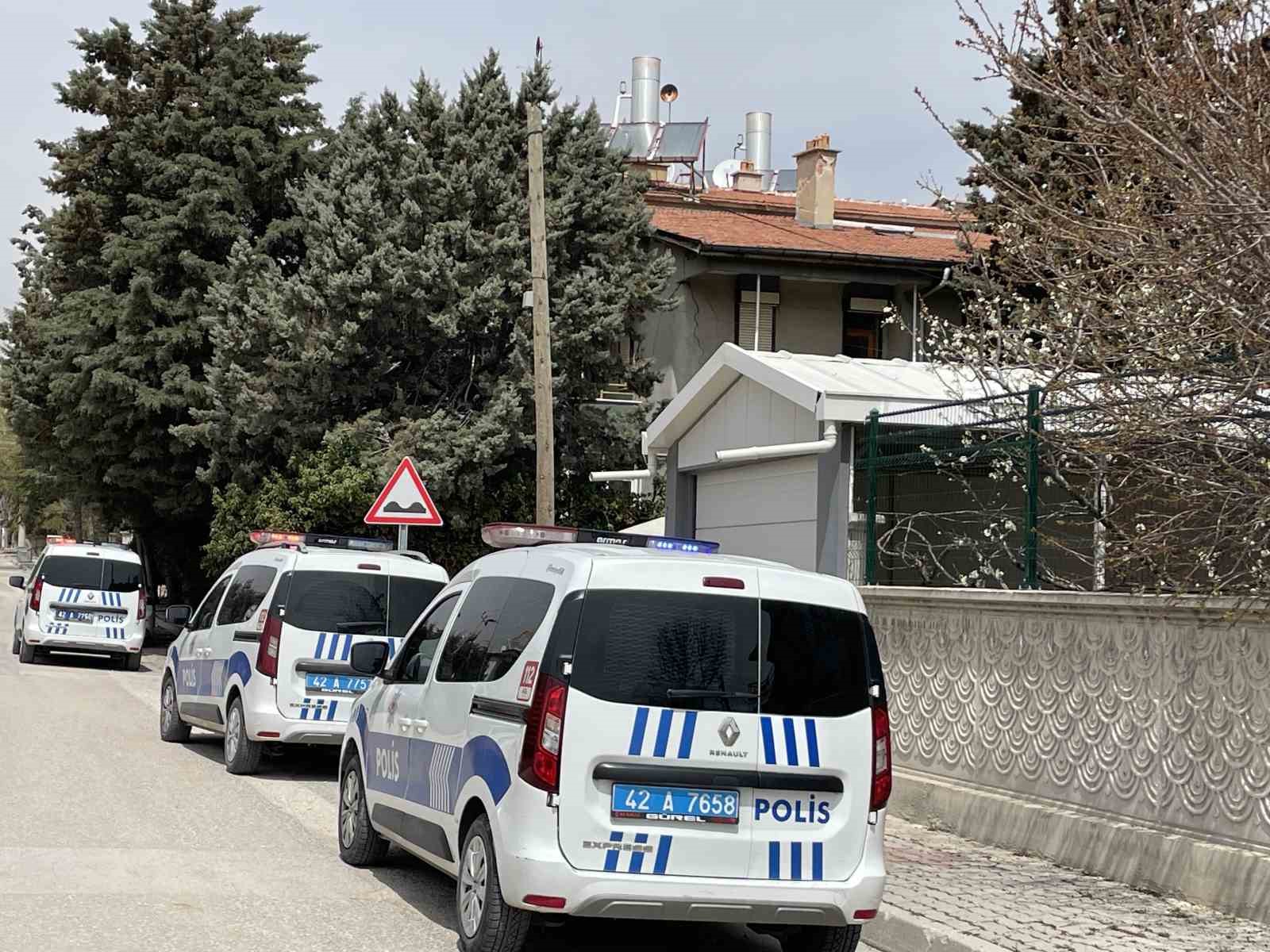 konyada 2 binada olusan catlaklar sonrasi vatandaslar tahliye edildi 2 AtSNyC9Y