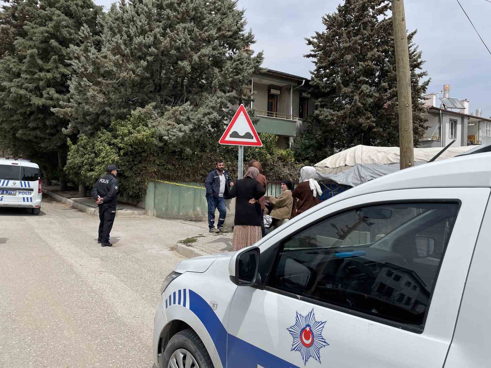 konyada 2 binada olusan catlaklar sonrasi vatandaslar tahliye edildi 3 Pc4ihJbk