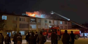 konyada-3-katli-apartmanin-catisinda-yangin-panigi-nmPpQKhZ.jpg