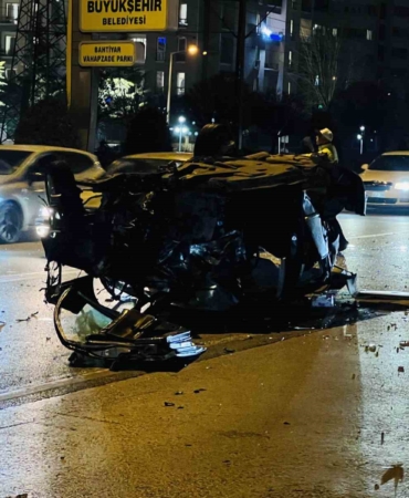 konyada-agaca-carpan-otomobilden-firlayan-yolcu-kurtarilamadi-IBB98nCc.jpg
