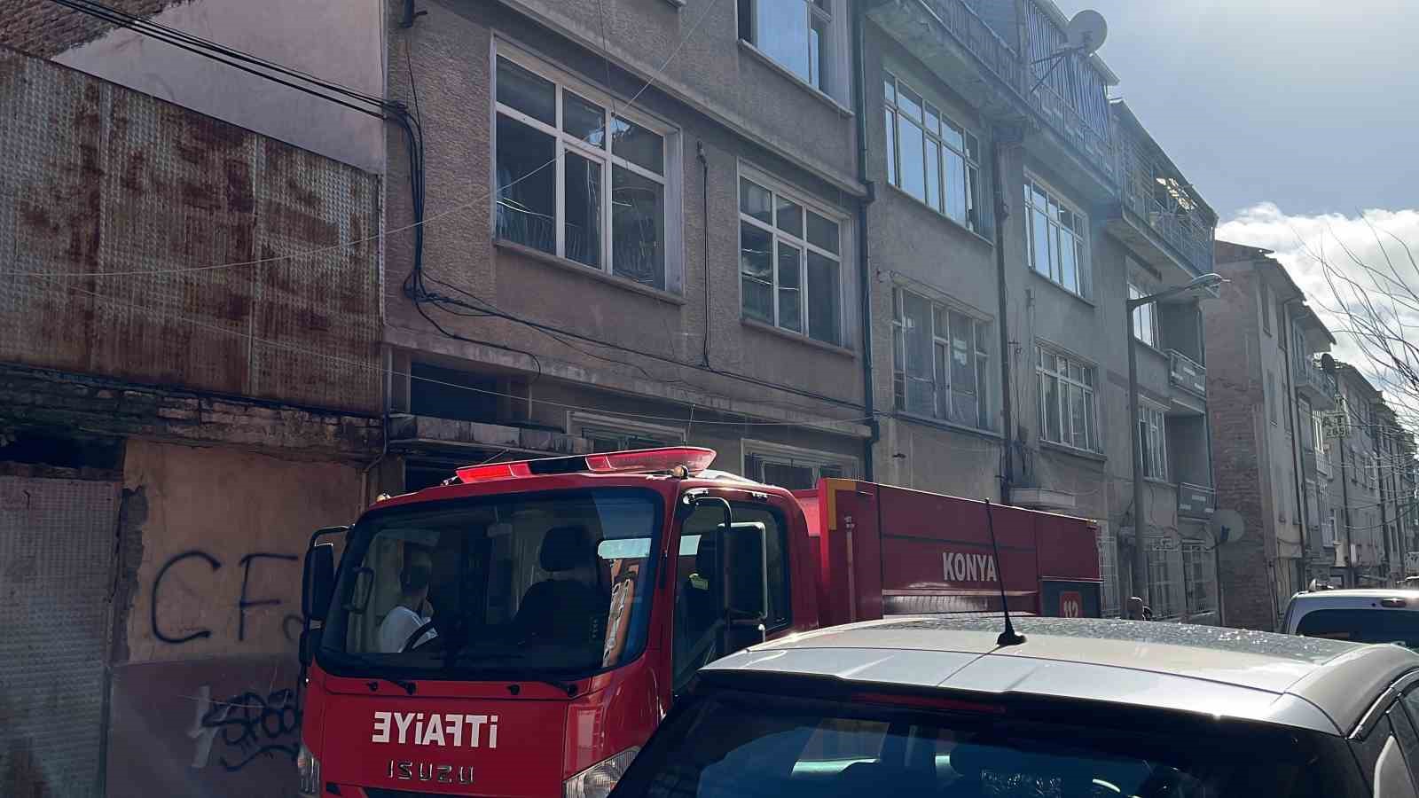 konyada apartmanda yangin panigi 0 AkpdR2yF