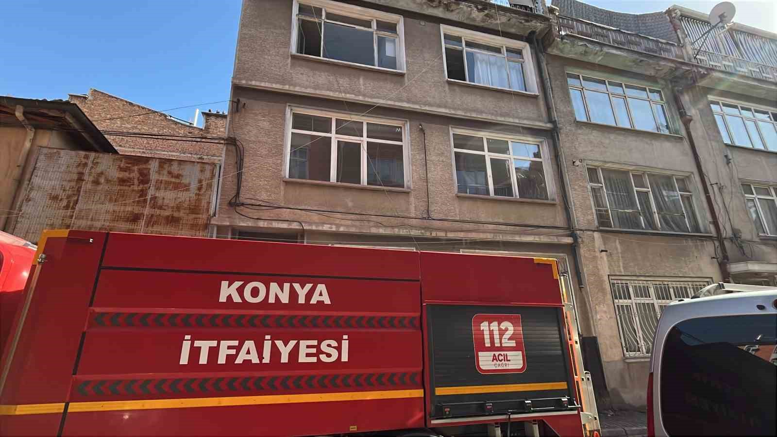 konyada apartmanda yangin panigi 1
