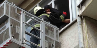 konyada-binada-cikan-yanginda-mahsur-kalan-5i-cocuk-8-kisi-ekiplerce-kurtarildi-ldszwxYw.jpg