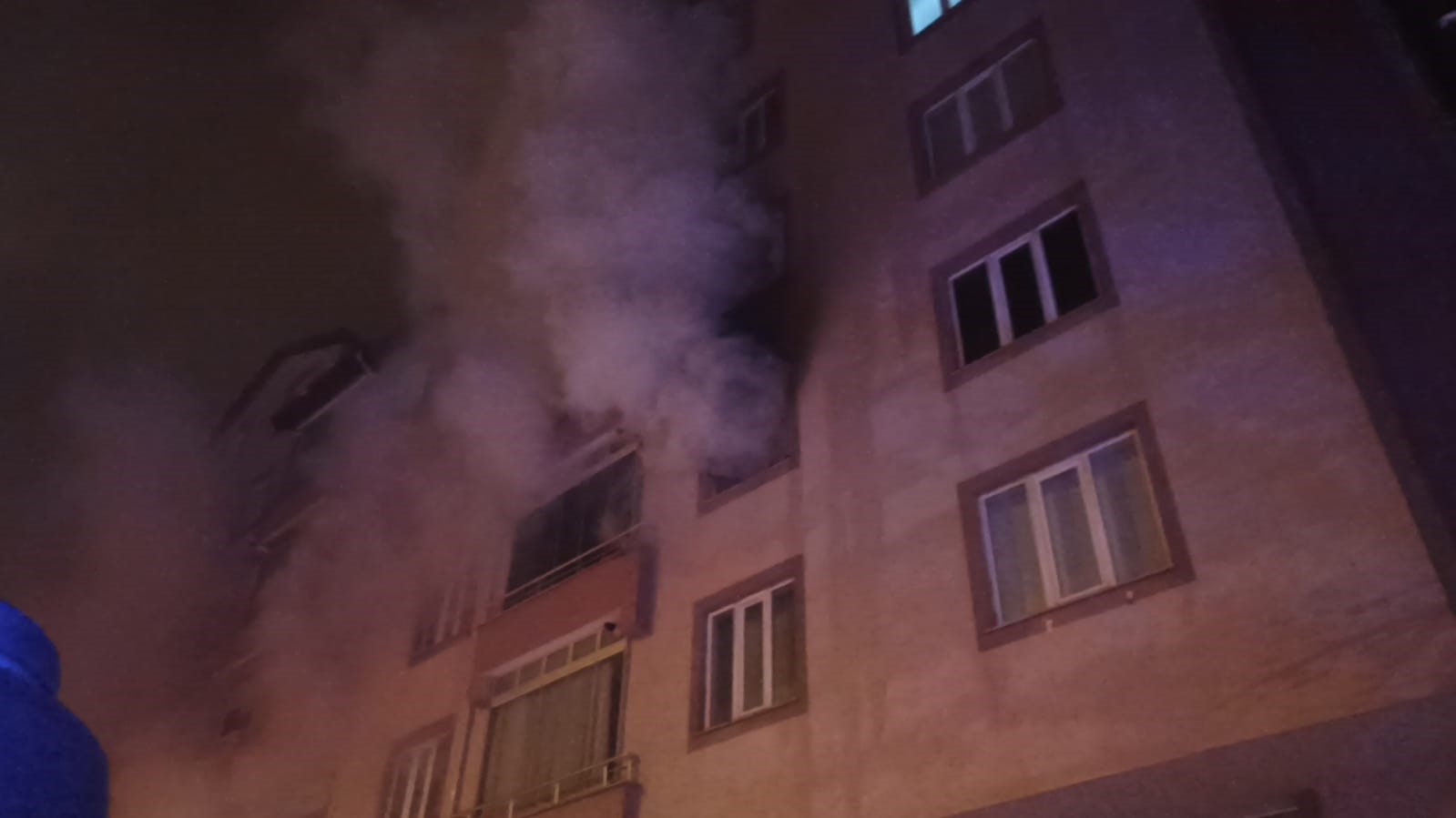 konyada bir binada cikan yanginda 6 kisi dumandan etkilendi 6 LGBh9QRe