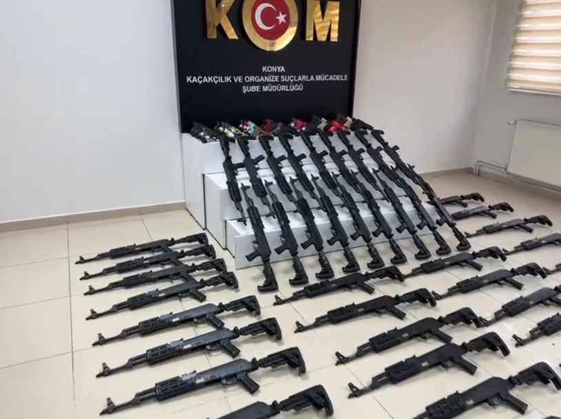 Konya’da çok sayıda yerli üretim makineli tüfek ve tabanca ele geçirildi, 11 kişi gözaltına alındı 6 konyada cok sayida yerli uretim makineli tufek ve tabanca ele gecirildi 11 kisi gozaltina v94zpbvH
