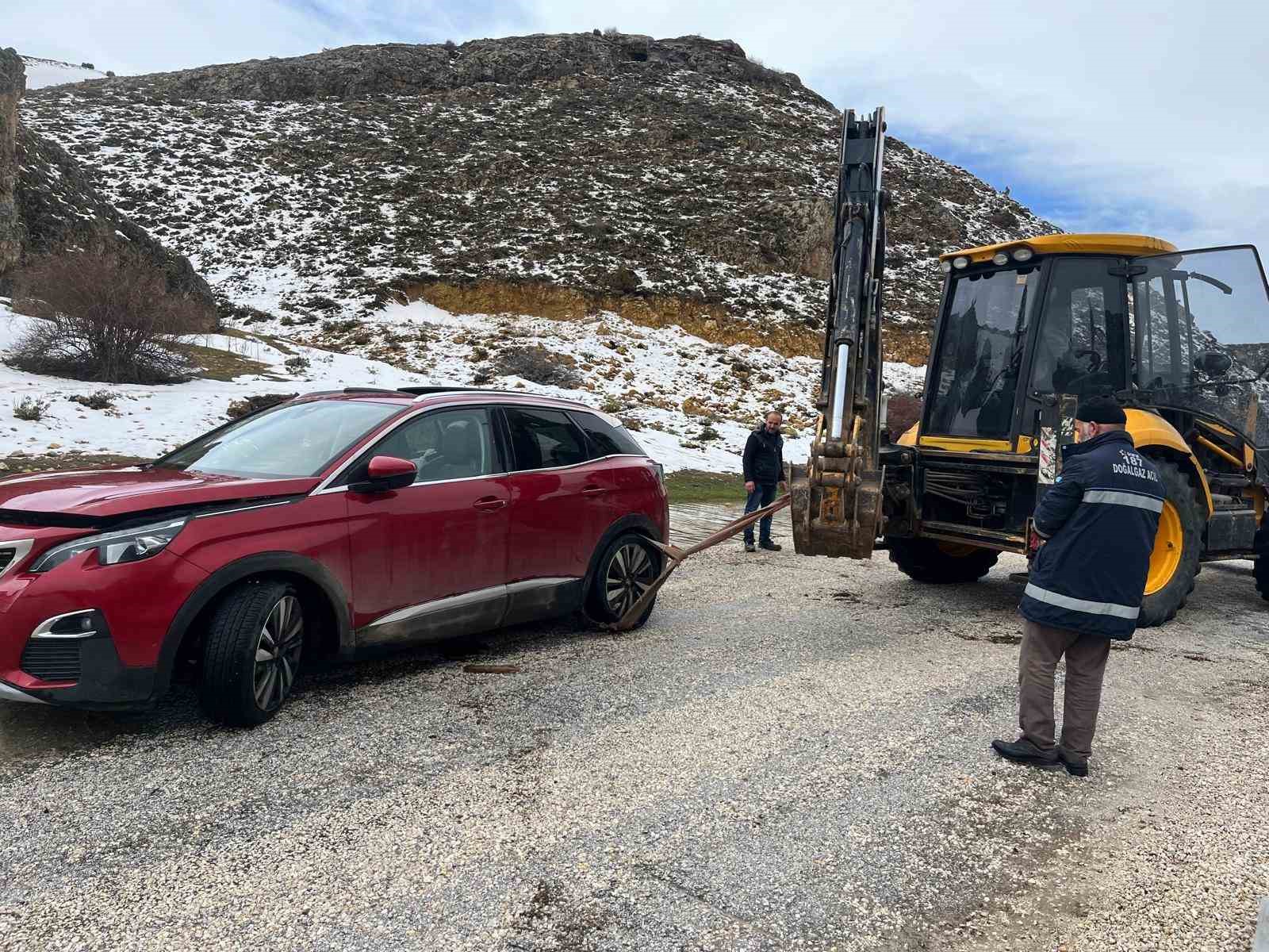 konyada gole donen yayla yolunda aracta mahsur kalan aile kurtarildi 1 1VTVruRO