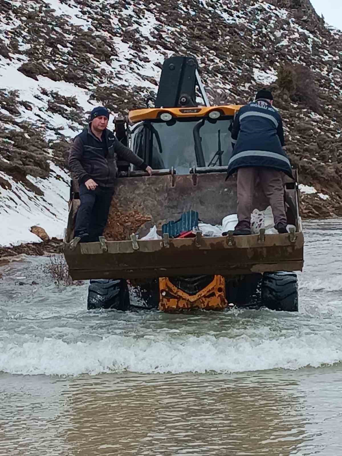 konyada gole donen yayla yolunda aracta mahsur kalan aile kurtarildi 3 Q5rT2euk