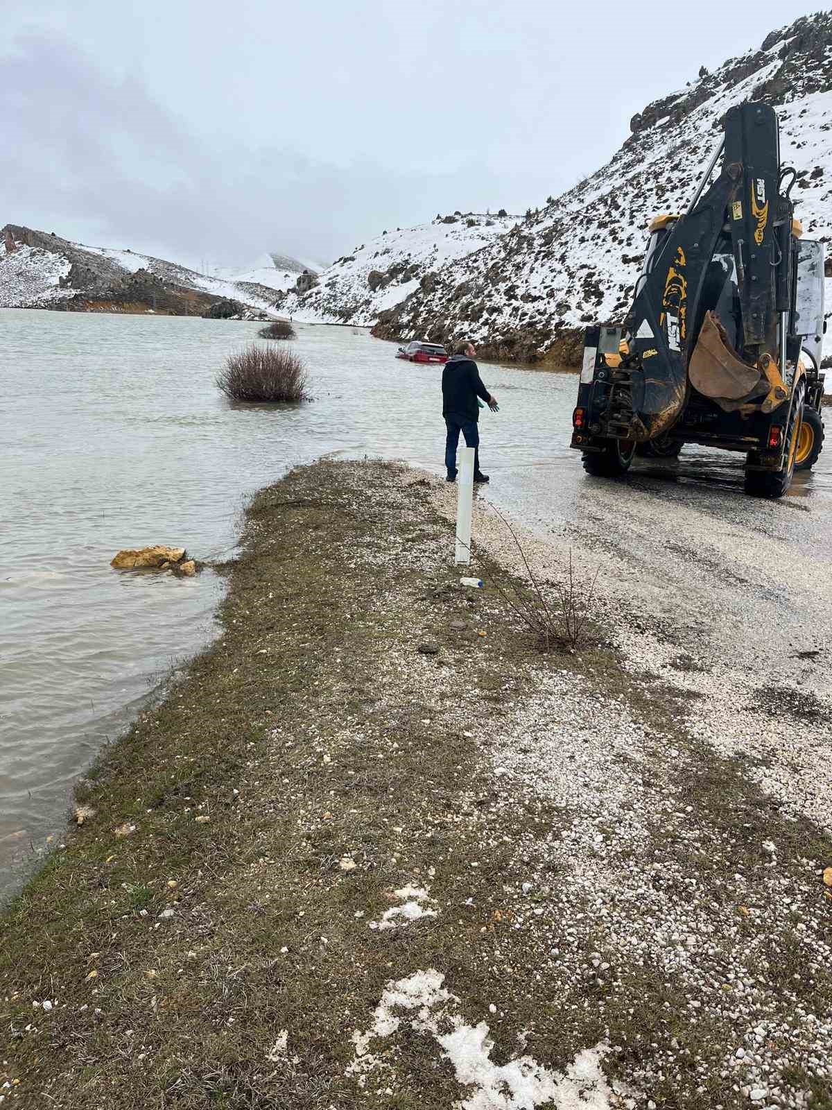 konyada gole donen yayla yolunda aracta mahsur kalan aile kurtarildi 4 T4UBuiM8