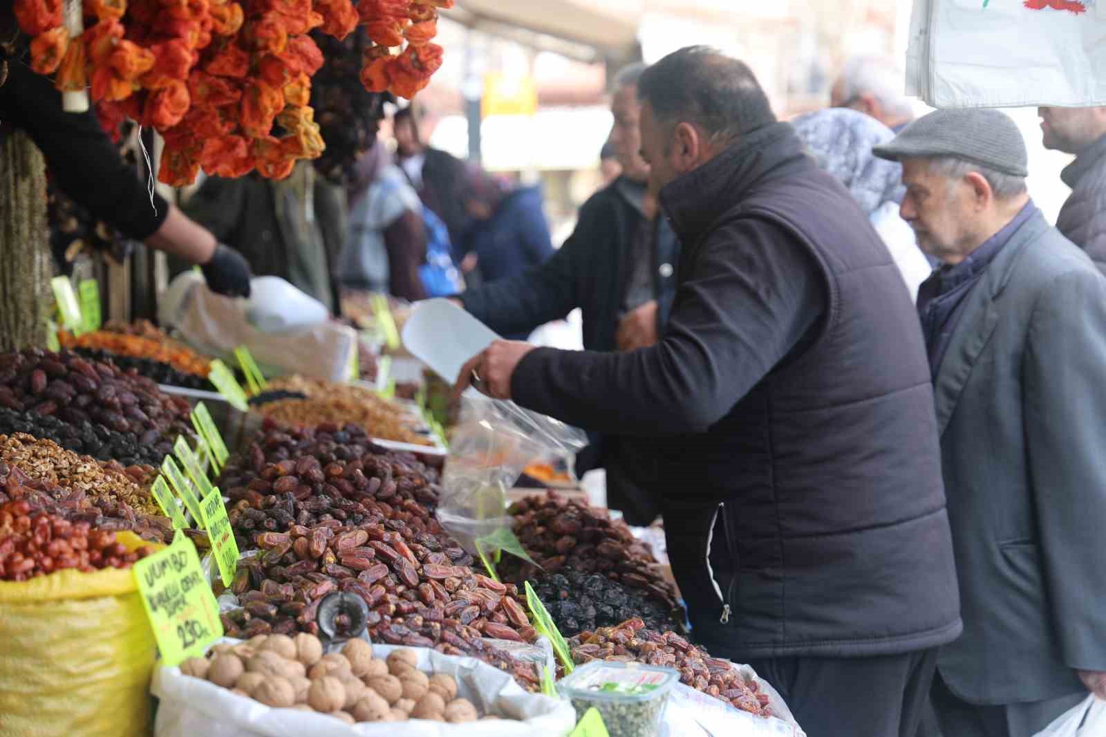konyada hurmalar hem tezgahlarda hem de iftar sofralarinda yerini aldi 1 Fzj2yD63