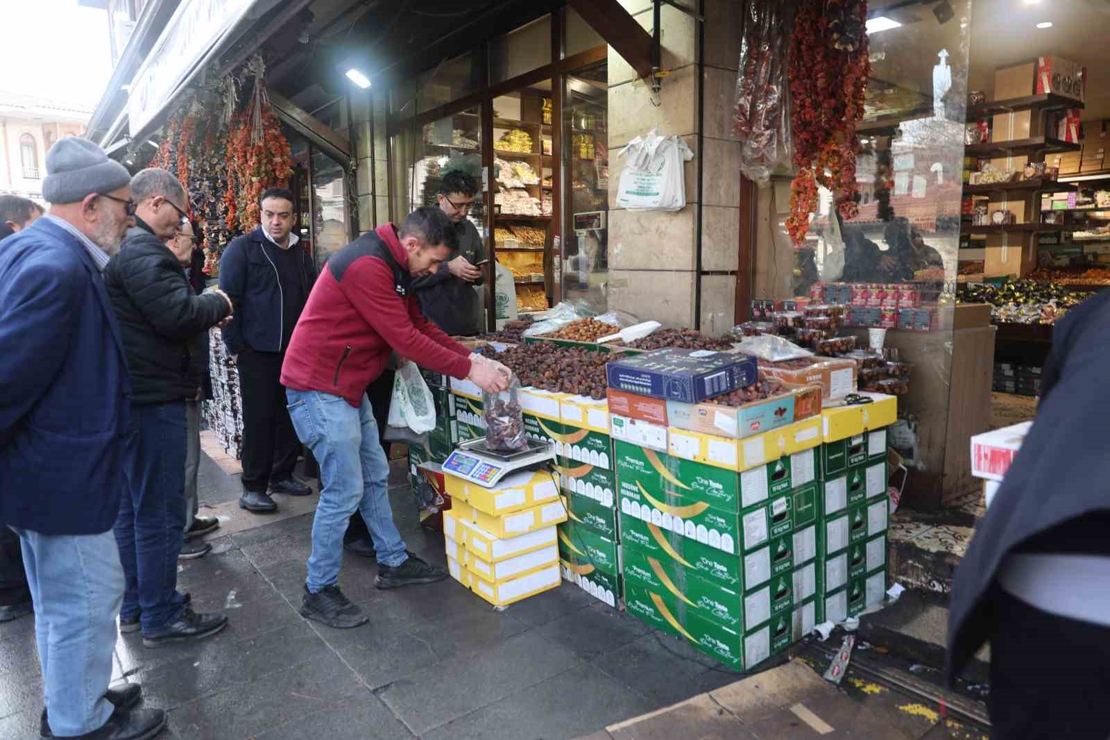 konyada hurmalar hem tezgahlarda hem de iftar sofralarinda yerini aldi 3 b2lrbaKX