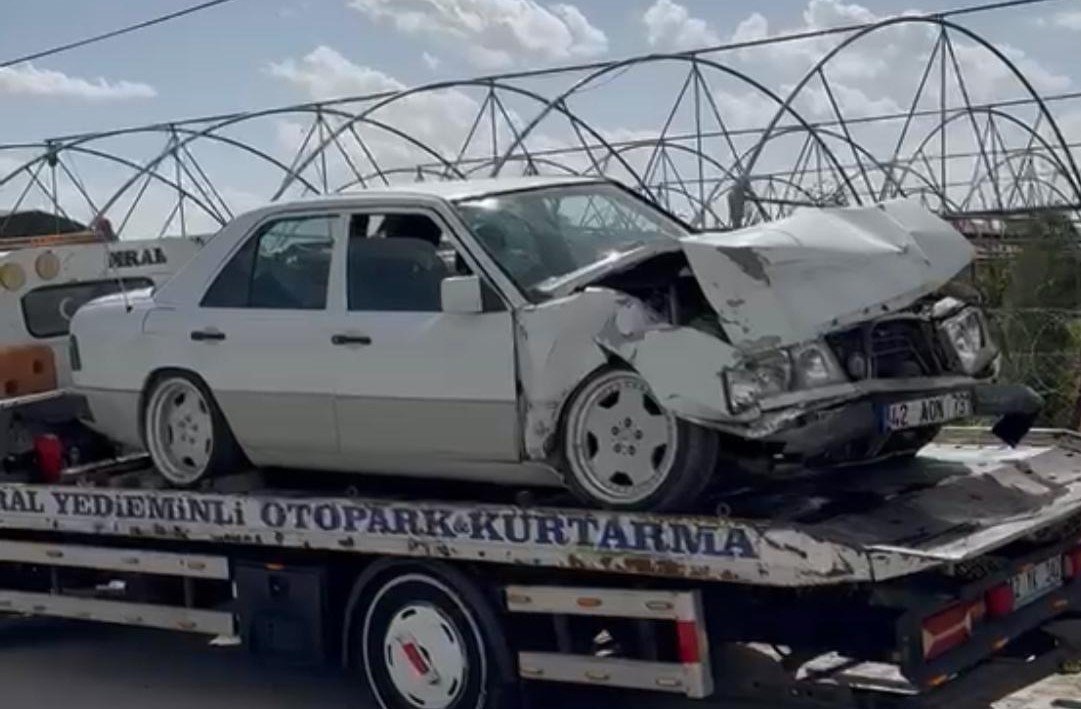 konyada iki otomobil carpisti 5 yarali 1 GyXEpTRc