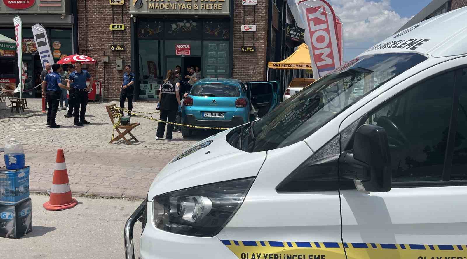 Konya’da kafe kurşunlayan şüpheli aracını bırakarak kaçtı 4 konyada kafe kursunlayan supheli aracini birakarak kacti 0 tLWhSkZA