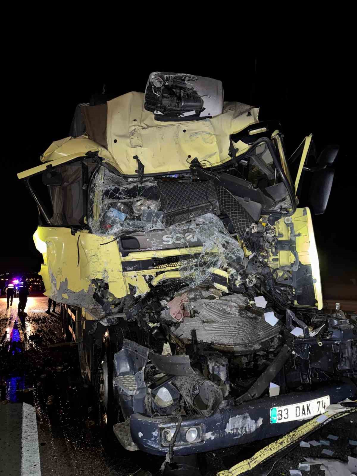 konyada kamyon tira arkadan carpti 1 yarali 0 KPfdmHOK