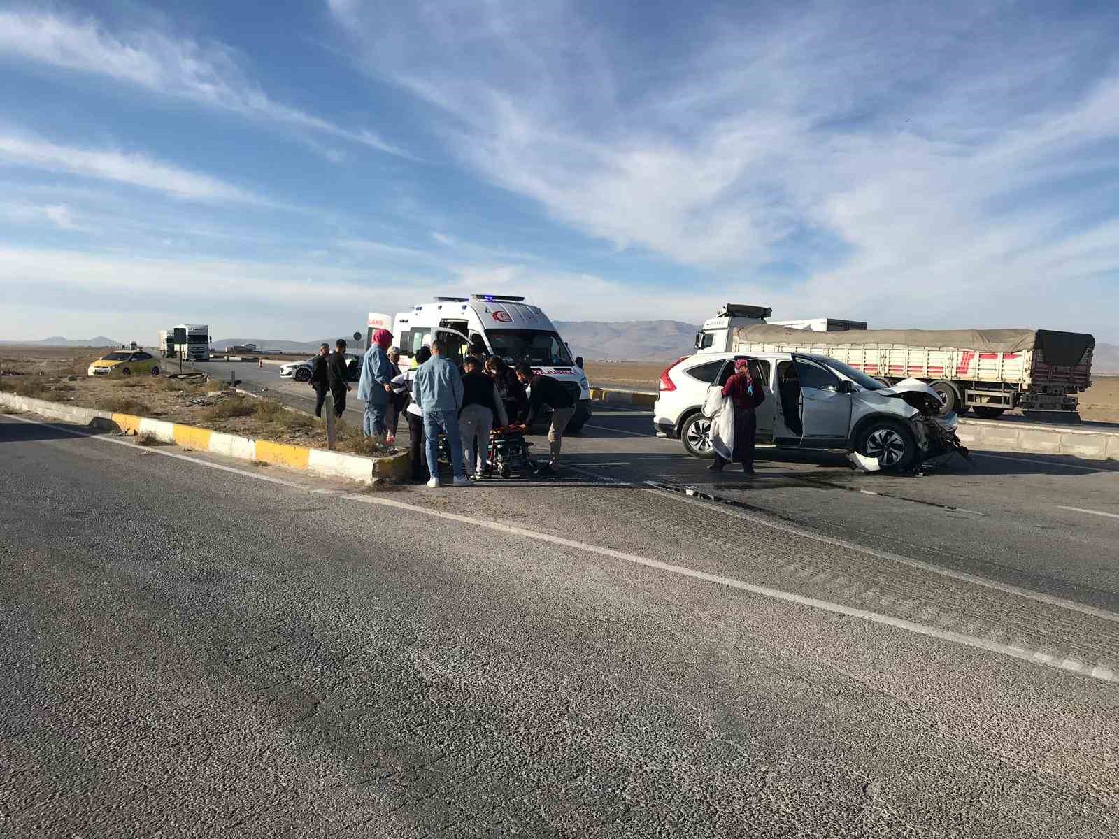 konyada kamyonetle suv tipi arac carpisti 3u cocuk 7 yarali 1