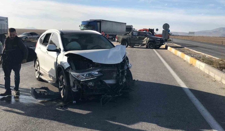 konyada-kamyonetle-suv-tipi-arac-carpisti-3u-cocuk-7-yarali-FhamrriU.jpg