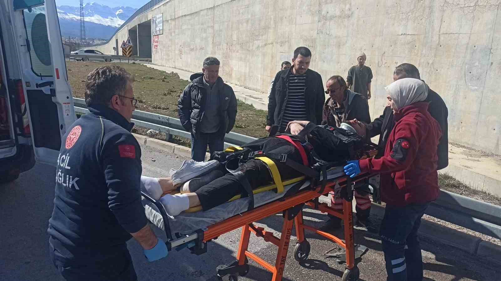 konyada kontrolden cikan otomobil takla atti 4 yarali 1